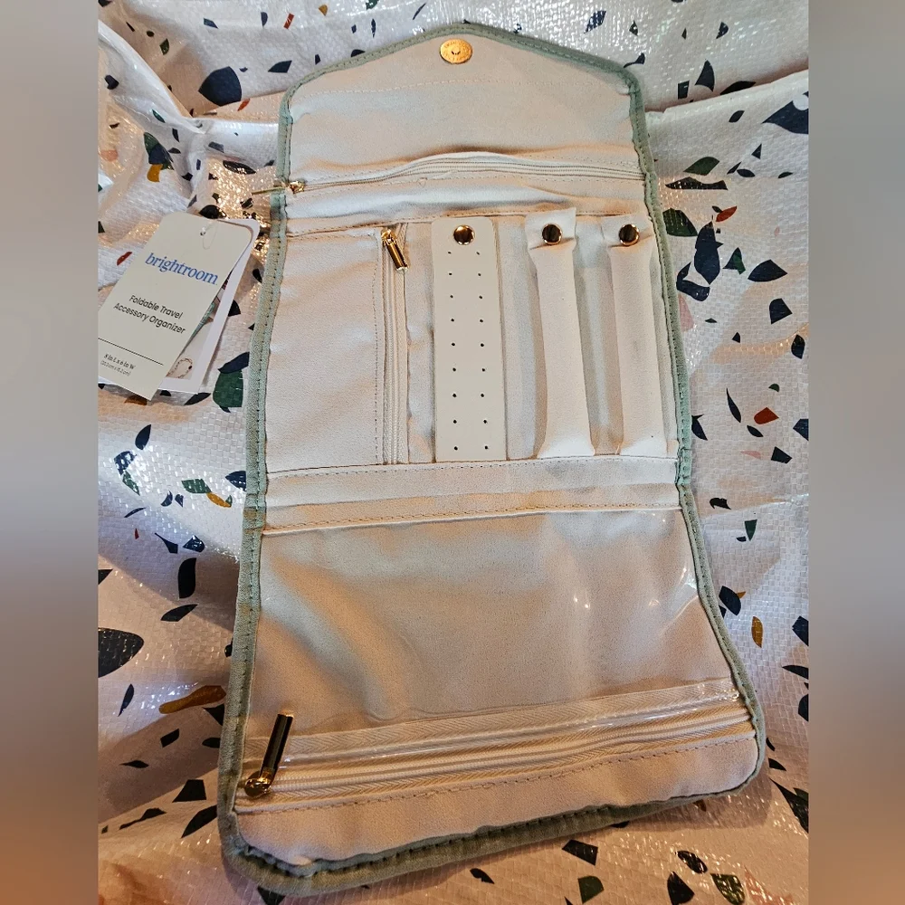 NWT Folding Travel‎ Accessory Organizer Green
